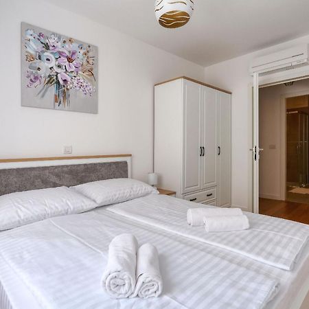 Apartments Luna With Free Parking Zadar Exteriör bild