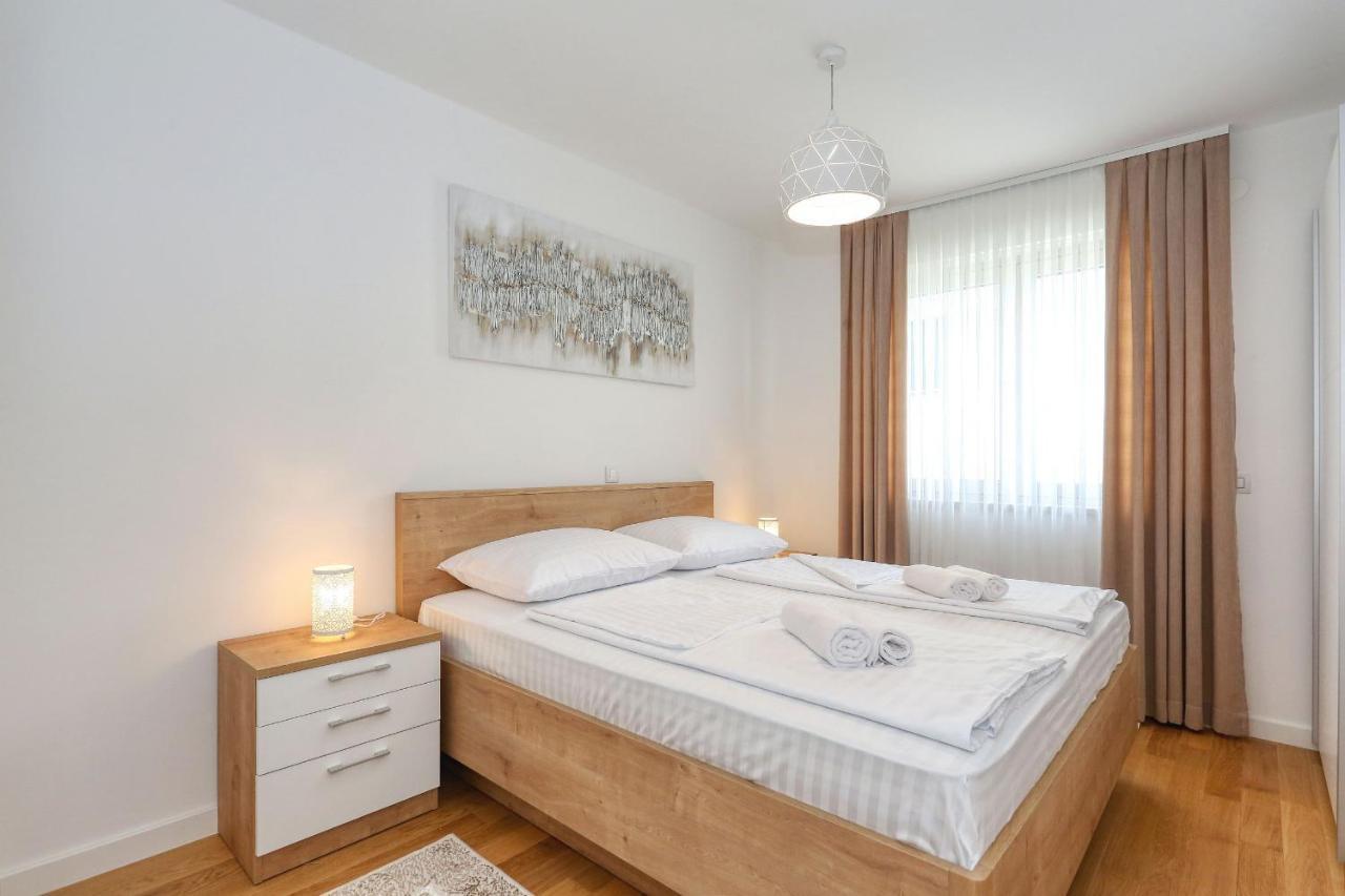 Apartments Luna With Free Parking Zadar Exteriör bild