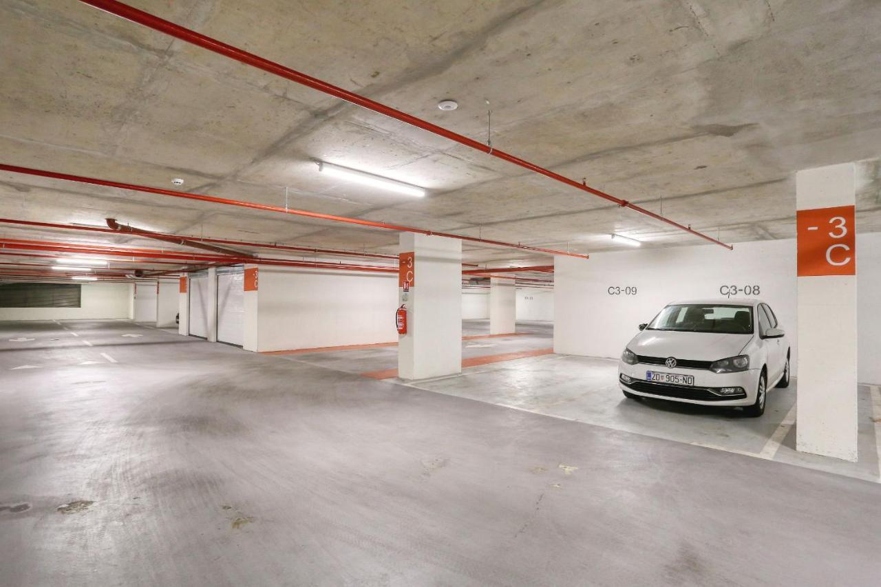 Apartments Luna With Free Parking Zadar Exteriör bild
