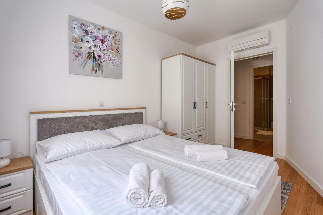 Apartments Luna With Free Parking Zadar Exteriör bild