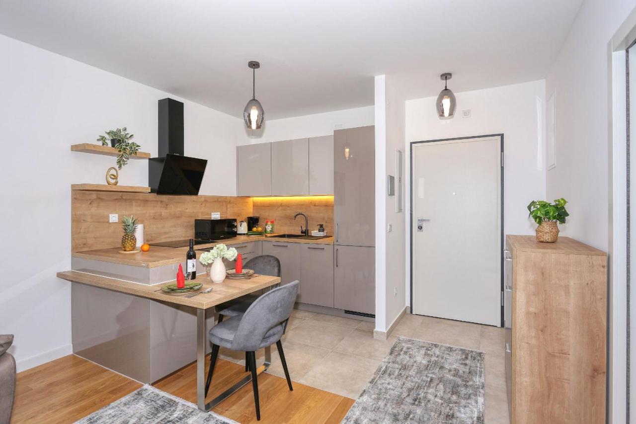 Apartments Luna With Free Parking Zadar Exteriör bild