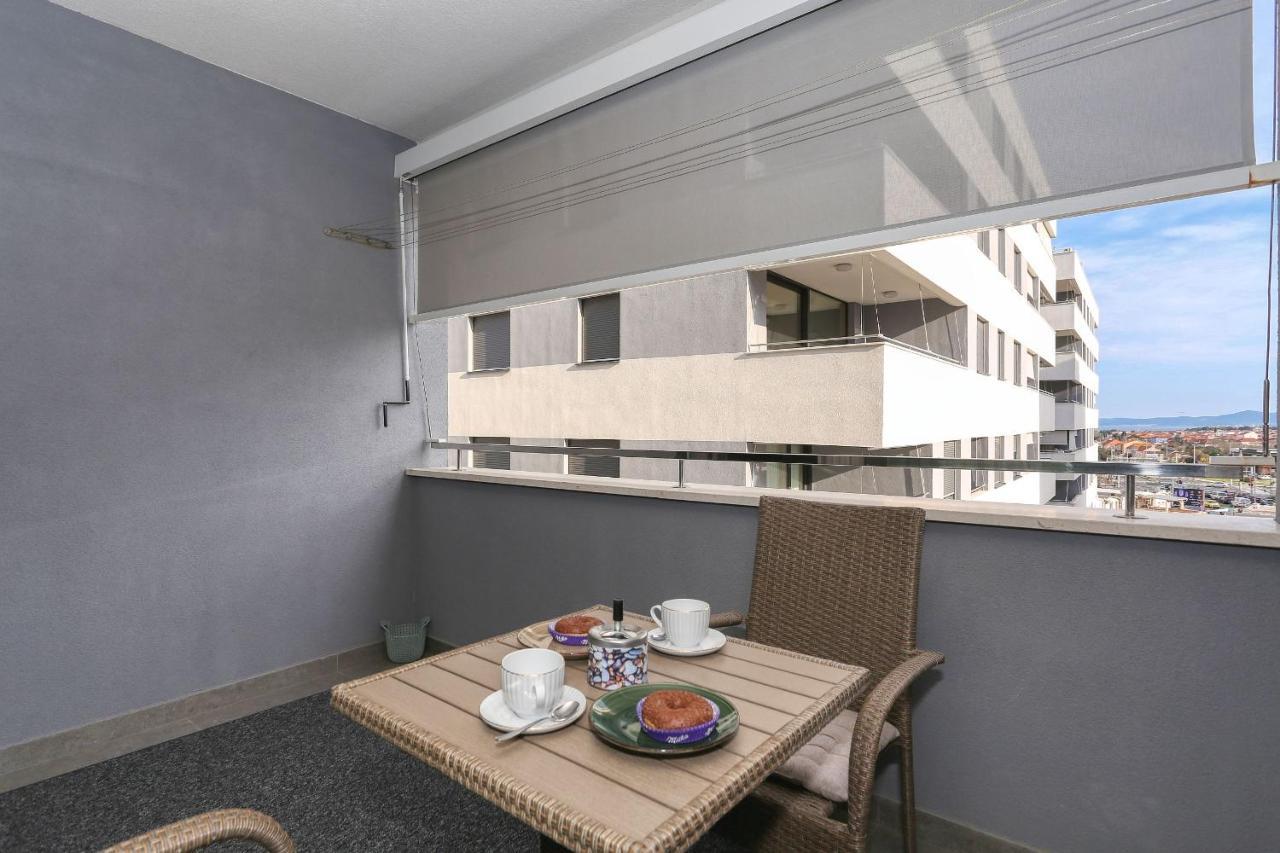Apartments Luna With Free Parking Zadar Exteriör bild